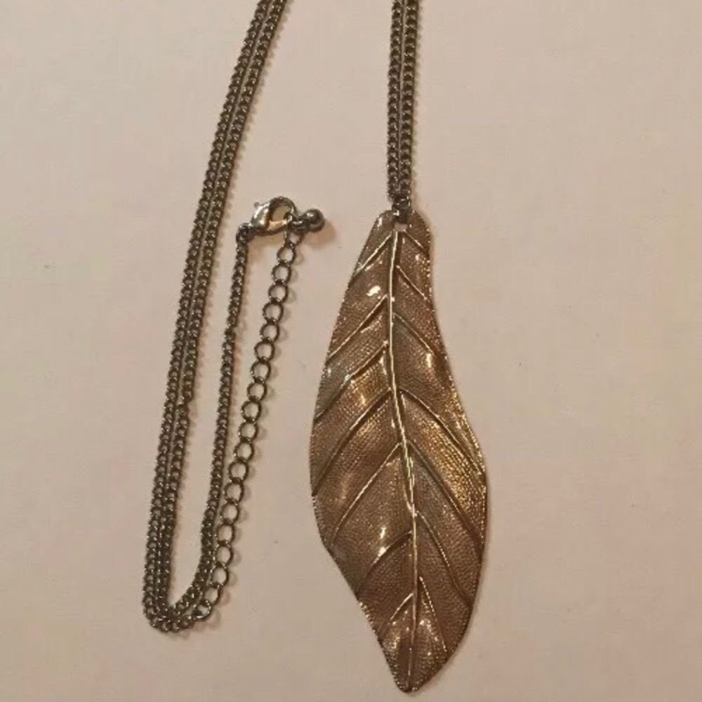 Forever 21 Feather Leaf Necklace